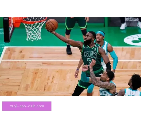 布朗直言防守挡拆失误频出篮板惨败导致不敌黄蜂全队需深刻反思调整